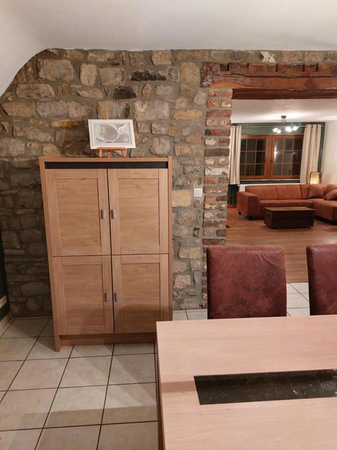 Aux Trois Petits Cochons Daire Hotton Dış mekan fotoğraf